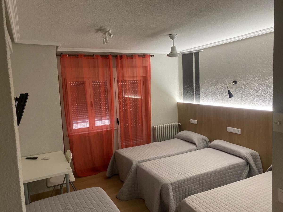 Hostal Uria Salamanca Exteriör bild
